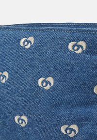 Thumbnail Image 5