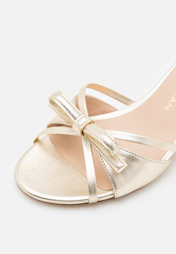 FELICITY BOW SLIDE - Heeled mules - platino4