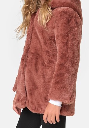 Lyserød imiteret pelsjakke med hætte, blød tekstur, lange ærmer og skjulte lommer; har en afslappet pasform og en lige nederste kant.