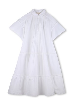 Robe midi blanche à manches courtes avec devant boutonné, détails plissés, jupe à volants et col pointu.