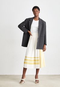 GANT PLEATED SKIRT - Rakott szoknya - cream