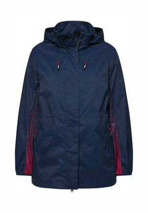Giacca impermeabile blu navy con cappuccio, dotata di due tasche frontali con zip e accenti magenta a contrasto sui lati. Texture liscia.