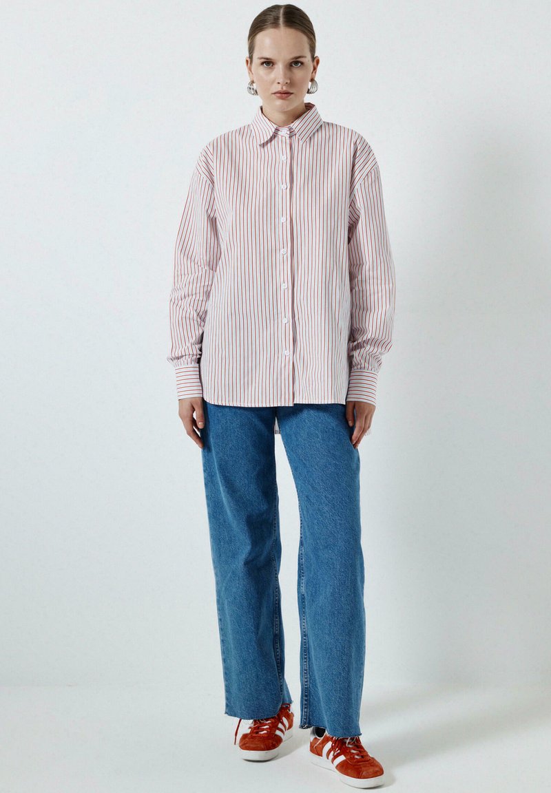 Touché Privé Overhemdblouse rood Touché Privé Overhemdblouse rood