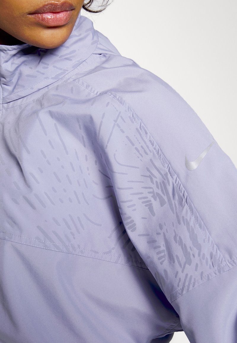Damen Sportbekleidung | Nike Performance RUN REFLECTIVE Laufjacke indigo haze/cave purple/flieder - NX29066 Damen Sportbekleidung | Nike Performance RUN REFLECTIVE Laufjacke indigo haze/cave purple/flieder - NX29066