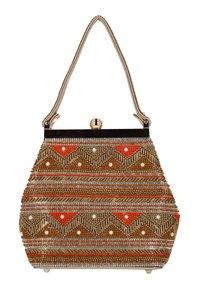 Perlenverzierte Handtasche mit Chevron-Muster in Orange, Gold und Creme, mit einem metallischen Verschluss, zweifarbigem Träger, strukturierter Oberfläche und rundem Boden.