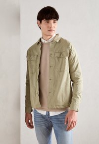Lindbergh OVERSHIRT - Lengva striukė - olive