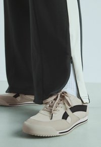 Next SIDE STRIPE JOGGERS - Träningsbyxor - black