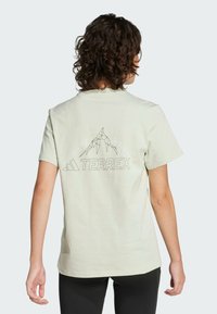 Adidas Terrex GRAPHIC - Triko s potiskem - linen green