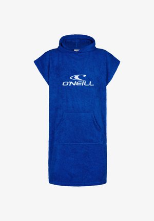 Modrý pončo uterák s kapucňou vyrobený z tkaniny z froté, s predným vreckom a bielym logom. Má krátke rukávy a voľný strih.