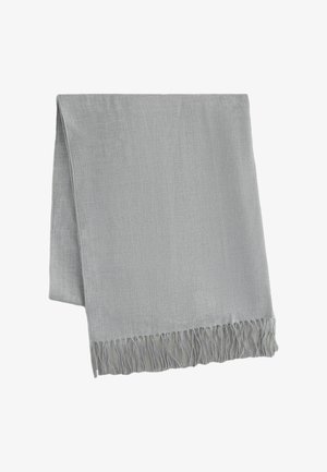 Hellgrauer gewebter Textilschal mit gefransten Enden, zusammengefaltet und vor weißem Hintergrund präsentiert.
