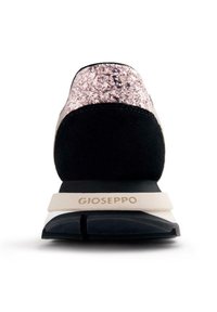 Sneaker nera con tacco in glitter rosa lucido, suola in gomma e marchio GIOSEPPO sulla fascia bianca. Materiali lisci e testurizzati.