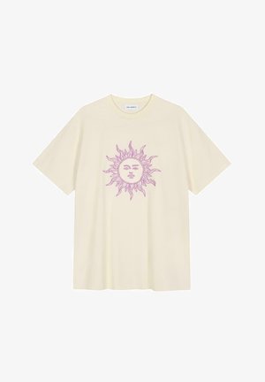 T-shirt crema con una grafica di un sole rosa al centro. Maniche corte e vestibilità rilassata. Realizzata in un tessuto morbido e leggero.