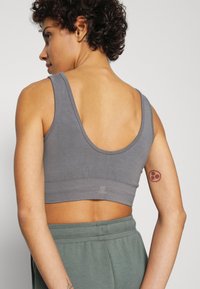 Yogasearcher HADU SEAMLESS BRA - Sutiã desportivo de suporte ligeiro - lavastone