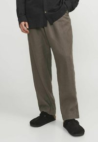Jack & Jones JPSTKARL LAWRENCE - Pantaloni - dark brown