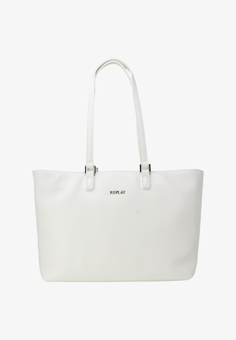 Weißer Tragetasche aus glattem synthetischem Material mit zwei langen Griffen, silbernen Beschlägen und einem dezenten Logo auf der Vorderseite.