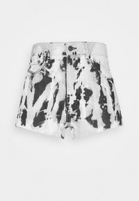 Korkeavyötäiset farkkushortsit, joissa on musta-valkoinen sitruunapainatus, etupuolella nappi ja näkyvät saumat yksinkertaisella taustalla.