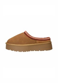 sacha Muiltjes met hak - camel