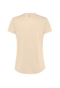 T-shirt z krótkim rękawem i okrągłym dekoltem w jasnobeżowym materiale o gładkiej fakturze i zakrzywionym obszyciu u dołu, z małą metką z logo na karku.