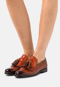 Melvin & Hamilton SELINA - Sapatos sem atacadores - haina/winter orange/beige/brown