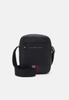 TRANSIT MINI REPORTER - Taška s příčným popruhem - black