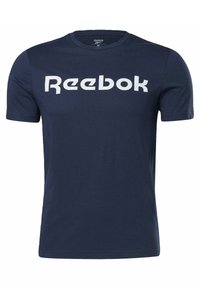 Granatowa bawełniana koszulka z krótkim rękawem, z wyraźnym białym logiem "Reebok" na klatce piersiowej. Okrągły dekolt, gładka tekstura.