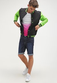 Urban Classics 2 TONE COLLEGE  - Mikina na zip - black/light green