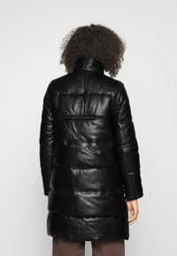 Gipsy by Mauritius Casaco de inverno - black