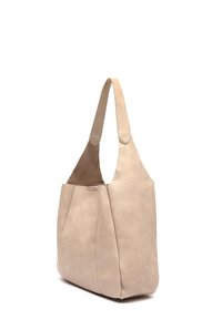 Beige nahka tuo kengänkassi, jossa on pehmeä rakenne, epäsäännöllinen muoto ja yksi leveä hihna, ilman näkyviä metalliosia tai kuvioita.