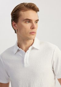 Koton Poloshirt - white