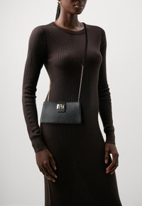Furla MINI CROSSBODY - Taška s příčným popruhem - nero