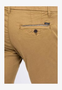 Non sélectionné, beige