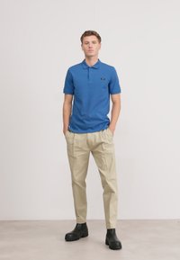 Calvin Klein BUTTON - Poloskjorter - delta blue