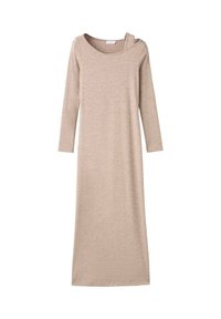Abito beige a maniche lunghe realizzato in tessuto morbido, con scollo a barca e un accento unico sulla spalla, dalla silhouette dritta.