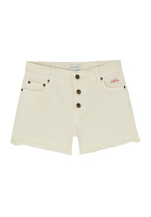 Pantalones cortos de mezclilla beige con dobladillo deshilachado, cierre frontal de botones, bolsillos delanteros y logotipo bordado "Scalpers" en rojo en el bolsillo derecho.