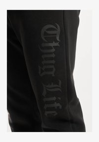 Unausgewählt, black