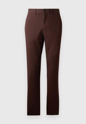 Braune Hose aus Baumwollstoff. Sie hat ein gerades Bein-Design mit einem Vorderknopfverschluss und Seitentaschen. Glatte Textur.