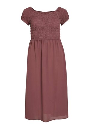 Liliowa sukienka z krótkimi, marszczonymi rękawkami. Góra sukienki ma fakturowany, marszczony design i przechodzi w miękką, zwiewną spódnicę.