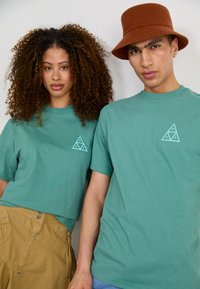 HUF TEE UNISEX - Camiseta estampada - sage