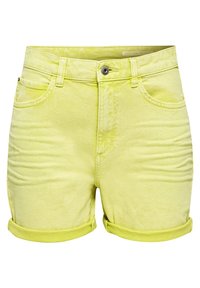 Gele denim shorts met opgerolde zomen, voorzien van zakken aan de voorkant en een ritsvliegsluiting. De stof heeft een lichte textuur.