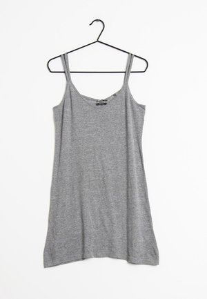 Graues, ärmelloses Kleid aus weichem, leichtem Stoff. Mit dünnen Trägern und einem lockeren Schnitt, der am Knie endet.