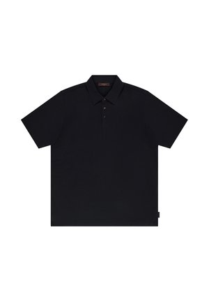 Czarna polo z krótkim rękawem, z trzema guzikami i klasycznym kołnierzykiem, rozłożona na białym tle.