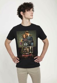 Marvel WANDAVISION WV POSTER THROUGH THE YEARS UNISEX - Camiseta estampada - black