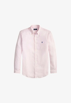 Chemise rayée rose clair et blanche à manches longues, avec col boutonné et petit logo brodé bleu marine sur la poitrine.
