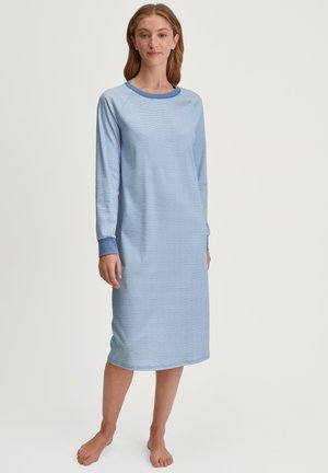 Helles blaues Nachthemd mit langen Ärmeln, feinen Streifen, Rundhalsauschnitt und kontrastierenden blauen Bündchen, aus weichem, atmungsaktivem Material.