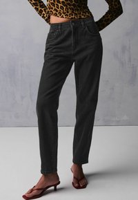 Next PETITE - Mom Jeans - washed black