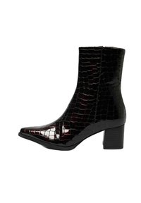 Melnas lakota ādas potītes zābaki ar smailu purngalu, krokodila raksta tekstūru un masīvu papēdi. Sānu rāvējslēdzēja aizdare vieglai uzvilkšanai.