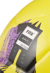 Puma LALIGA FIFA QUALITY - Balón de fútbol - pelé yellow multicolor