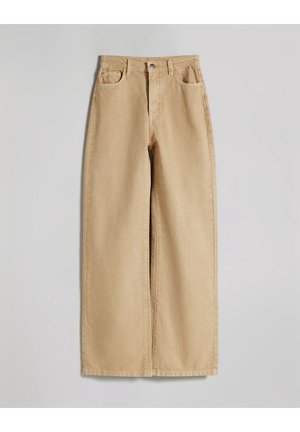 Beige Hose mit geradem Bein, vorn Knopf und Reißverschluss, Gürtelschlaufen und Fünf-Taschen-Stil, flach auf hellem Hintergrund dargestellt.