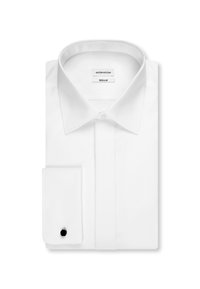 Weißes, gefaltetes Herrenhemd mit spitzem Kragen und schwarzem Manschettenknopf an der linken Manschette, im Kragen mit den Etiketten "seidensticker" und "REGULAR" versehen.