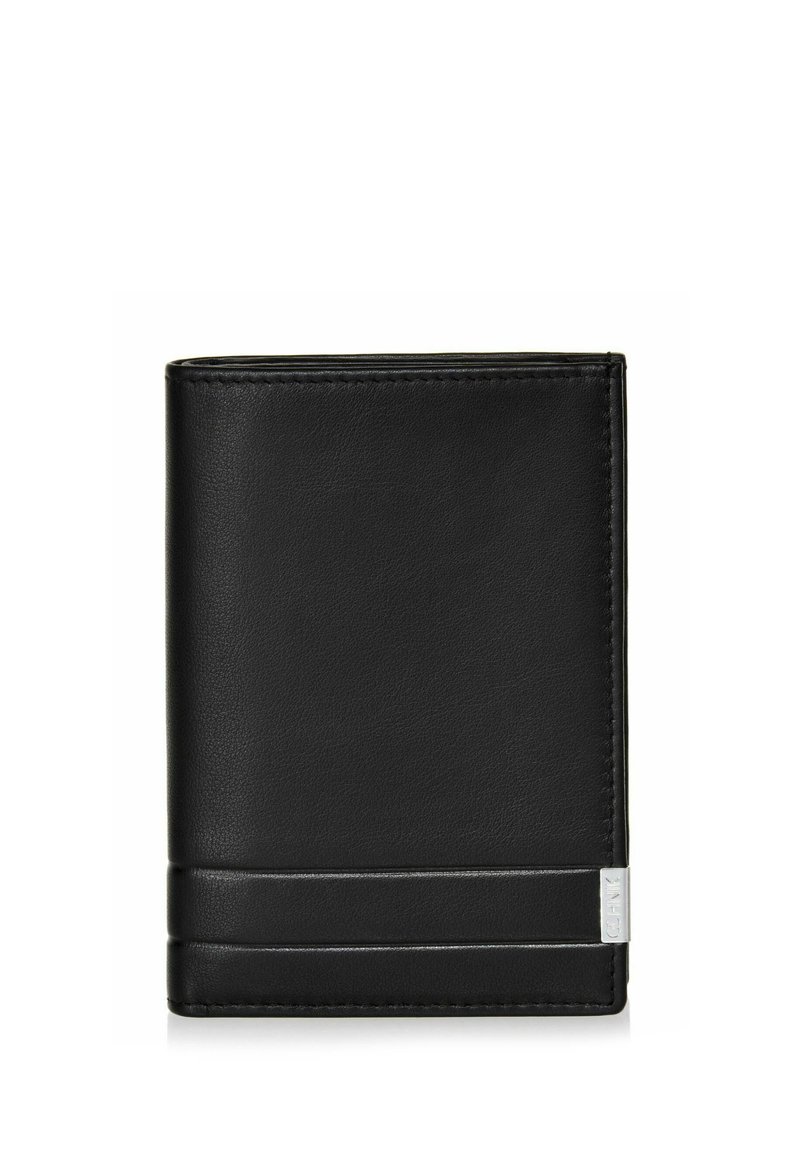 Złożony portfel z czarnej skóry z gładką teksturą, minimalistycznym designem, dwiema poziomymi liniami akcentującymi oraz małym srebrnym logo.